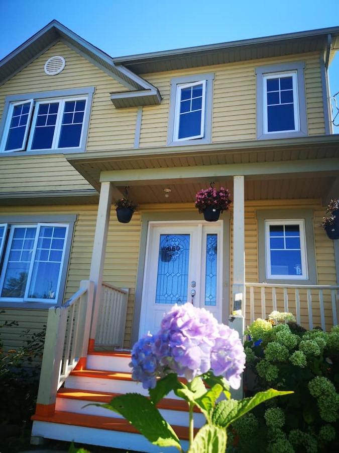 Maison Chaleureuse, Energetique Et Florale Sherbrooke Exterior photo